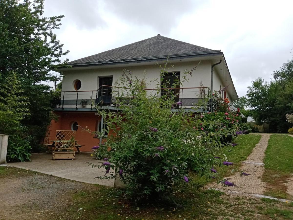 Hentig Ar Feunteun Bed & Breakfast Plouaret Exterior photo